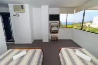 Hotel Axis Inn by Geh Suites