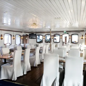 Mälardrottningen Yacht Hotel Отели рядом с достопримечательностью «Стокгольмский Музей танца»