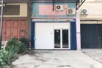 Penginapan Dheas Mitra RedDoorz Hotel dekat Pantai Pasir Putih PIK 2 Tangerang