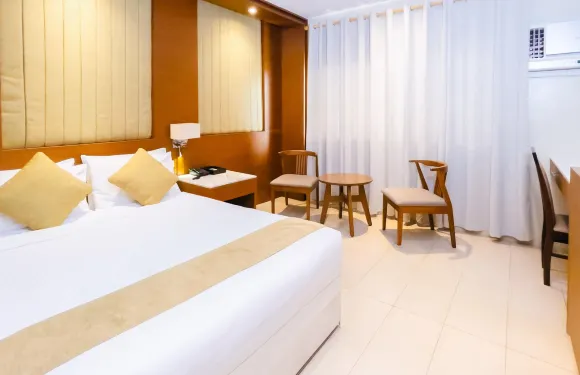 杜馬格特皇家套房酒店