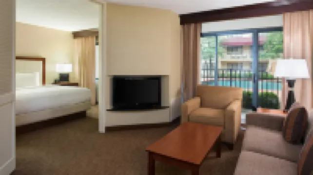 DoubleTree Suites by Hilton Cincinnati - Blue Ash Hotels in Sharonville