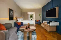Hotel de la Poste - French Quarter, a Renaissance Hotel - Pools