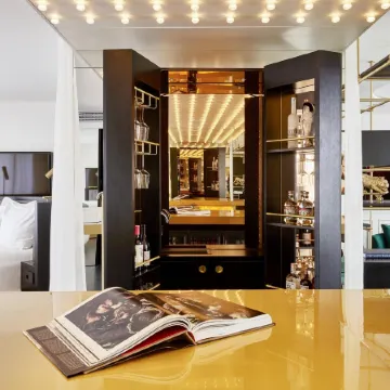 Roomers Munich, Autograph Collection