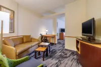 Fairfield Inn & Suites Rockford Hotels in Rockford