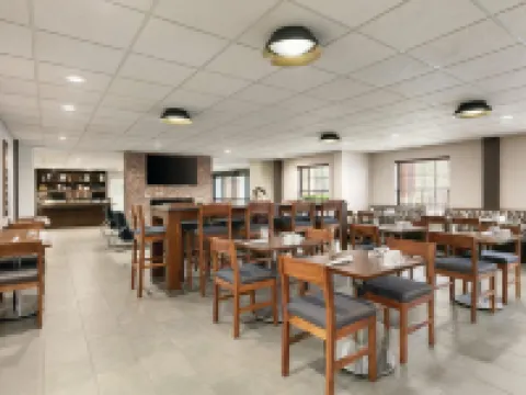 Four Points by Sheraton Raleigh Arena Hoteles en Raleigh