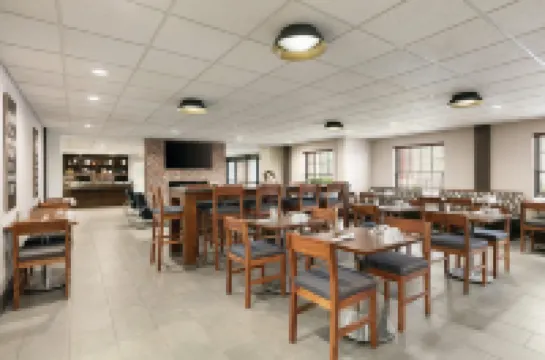 Four Points by Sheraton Raleigh Arena Hotel di Raleigh