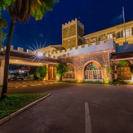 Protea Hotel Dar es Salaam Courtyard Отели рядом с достопримечательностью «Коко Бич»