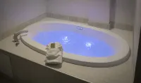 DoubleTree by Hilton Niagara Falls - Hot Tub