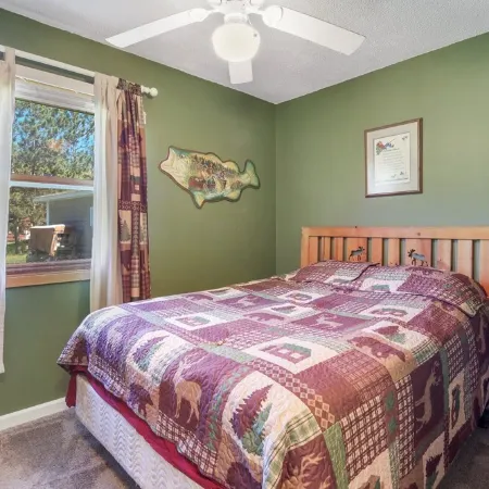 Quaint Year Round Cabin with Access to Lake Minnewawa
