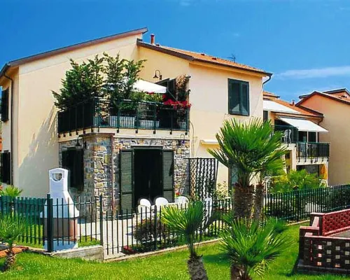 Casa Delle Margherite 1 Hotels in Cipressa