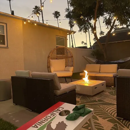 2 bed 2 bath 3 blocks from water! Sleeps 6 - Dog Run!