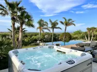 Luxurious villa with pool, jacuzzi and exceptional view! 5 minutes from the beach