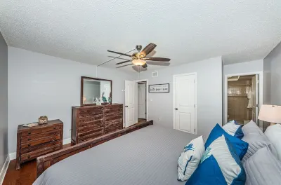 Beach Condo with Sunrise View from a Large Balcony. Pool IS Now Open! Hotels in Redington Shores
