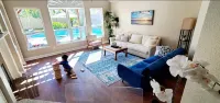 Beach Themed Oasis with Jacuzzi/Pool close to Kemah Boardwalk, Galveston, Nasa