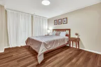 Southern livings 4Brs home near shopping,dining, golf, park,  Houston Downtown. Hotels near Bissonnet Beltway Plaza