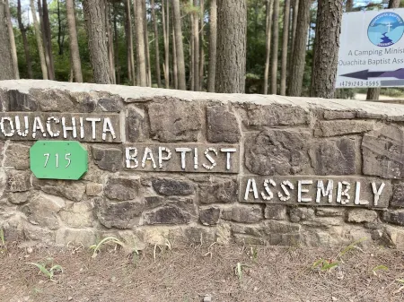 #2 Farm Charm Kitchenette near Wolf Pen trails, alcohol/smoke-free environment Отели в г. Polk County