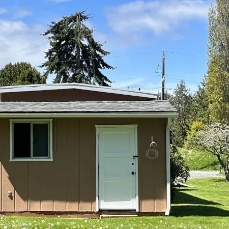 Private Beach Access Trail And Peaceful Wooded Setting