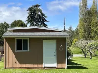 Private Beach Access Trail And Peaceful Wooded Setting