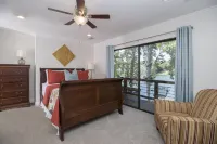 Lakefront Villa in StillWaters – Perfect for Relaxation & Adventure! のホテル