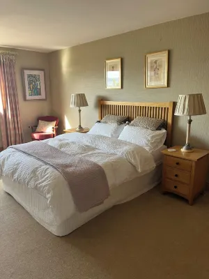 SHORELINE - Luxury apartment on the shore of Belfast Lough  호텔