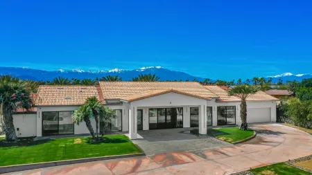 Chateau Giraffe, a unique luxurious estate near Palm Desert & La Quinta