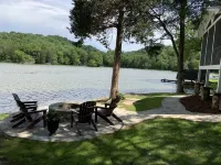 Bluebird Rest - Lakefront Cottage