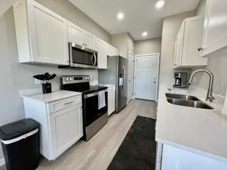 Cedar Falls Townhome - New Construction - 3 KING BEDS!