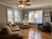Charming 3-bedroom house in delightful Advance with AC, WiFi Hotels in Stoddard County