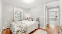 Charming 3-Bedroom Vacation Home Just 5 Minute Walk to Narragansett Beach Hotel in zona University of Rhode Island Bay Campus