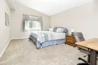 Spacious 5-Bedroom House in Boise Sleeps 12, Treadmill, Fantastic Location.