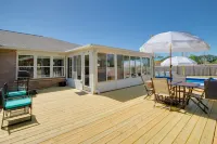 Experience Navarre Beach just 7 mins away