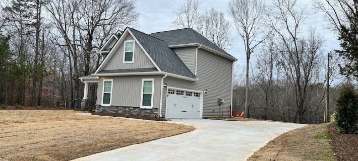 New! Charming New Modern 4/2.5 Home in Clemson SC - Just 5 minutes to Clemson U Hotels in Oconee County