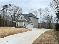 New! Charming New Modern 4/2.5 Home in Clemson SC - Just 5 minutes to Clemson U Hotels near The Dike