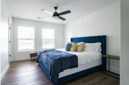 Legacy-Walk to Notre Dame. New 6 bedroom 5.5 bathrooms,  sleeps up to14.