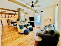 Historic Cottage Downtown Macon with off street parking