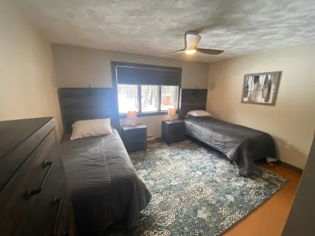 Lake & Mountain Retreat - Summer Adventures & Winter Escape