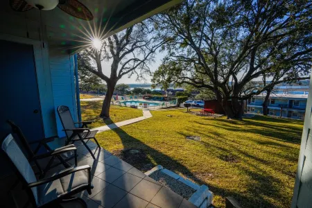 TX Canyon Lake Condo w Great View, Pool, Boat & Trailer Parking
