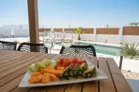 Luxury Pickleball Resort, Heated Pool,Spa & Firepit.  Sleeps 28 Near Marina