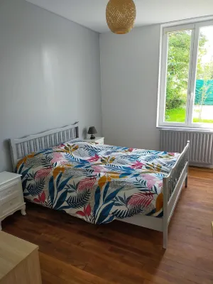 Maison de Vacance Tout Confort Avec Piscine Hotel di Saint-Benoit-du-Sault