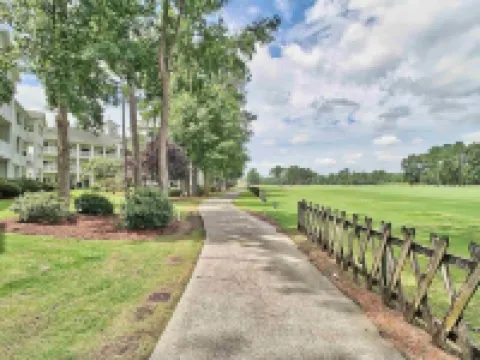 New 2Br Condo on 18th Hole Near Beaches & All Sports arenas—perfect Getaway キャロライナ・フォレストのホテル