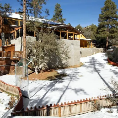 Secluded on 9 acres Beautiful 6,000+ Sq. Ft. Cabin, 6 Bd 4.25 Bath