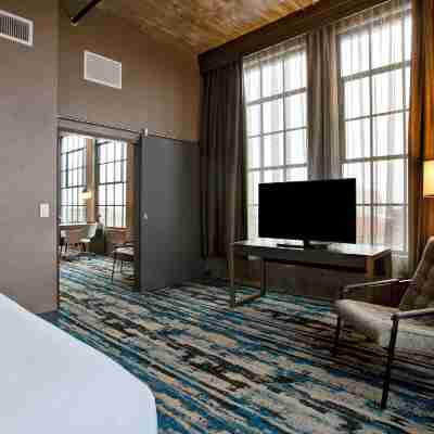 Embassy Suites Rockford Riverfront Rooms