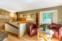 Berkshire Village Carriage House - Super Private!!