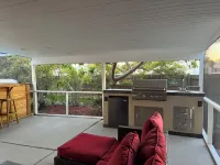 Enjoy a new remodeled house minutes away from Anna Maria Island