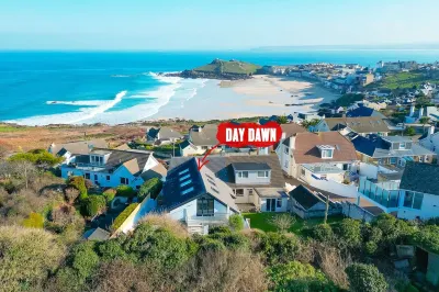 Amazing holiday home with stunning sea views, garden and parking