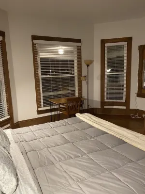 Cheerful Downtown 3 Bedroom home in the historic area of Columbus Hotels near Mill Race Park