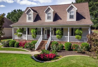 Spacious Greenville Retreat – Walk to Furman & Swamp Rabbit Trail