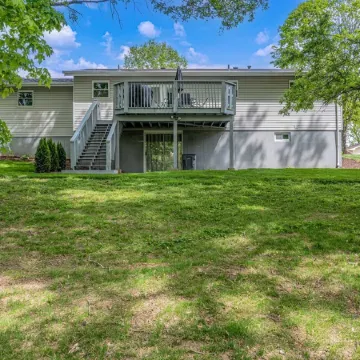 Centrally located, spacious 4 bdrm, on quiet Ct