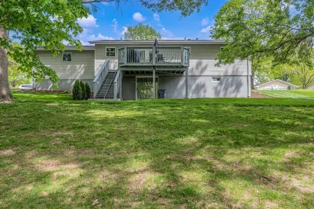 Centrally located, spacious 4 bdrm, on quiet Ct