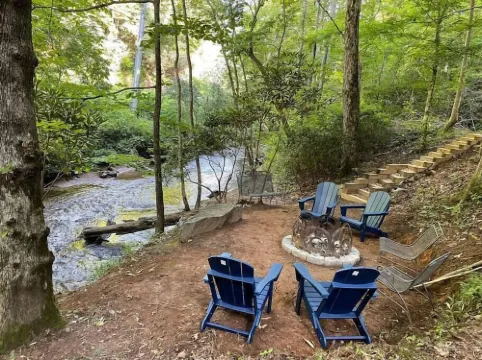 Vintage Luxury Creekside Cabin ~ King Bed, Hot Tub, Fire Pit & Game Room, Dog Ok